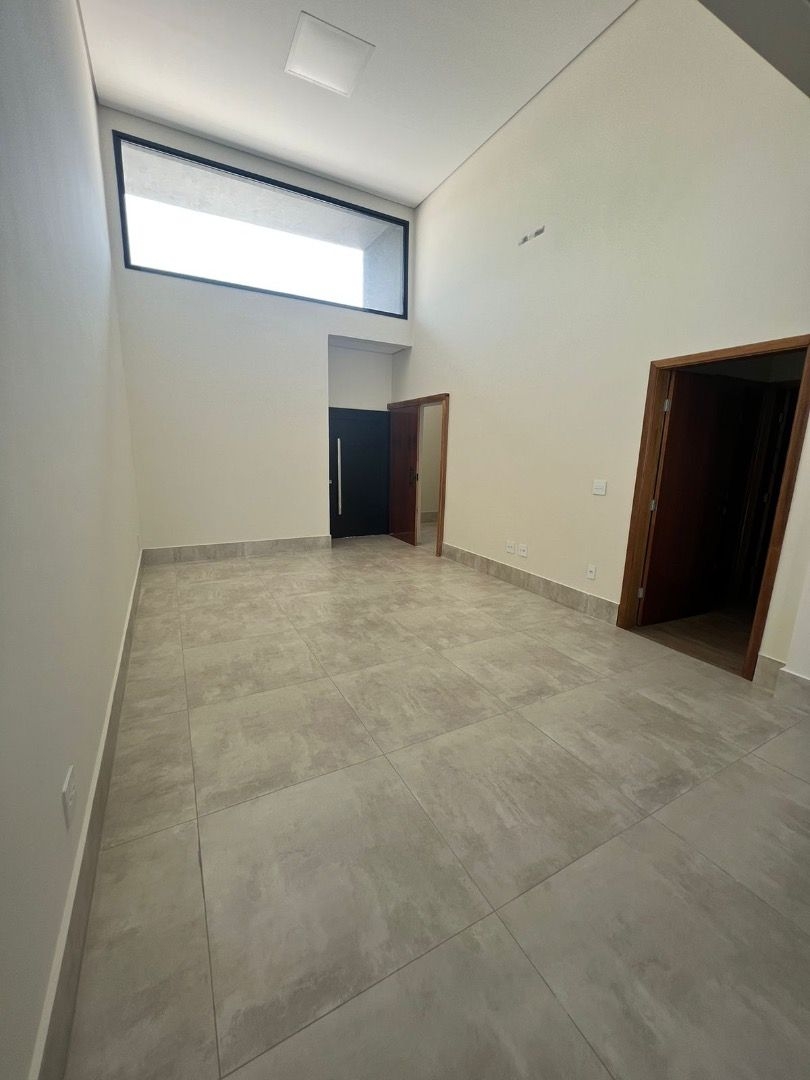 Casa à venda com 3 quartos, 240m² - Foto 2