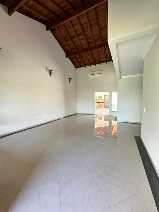 Casa de Condomínio para alugar com 3 quartos, 314m² - Foto 2