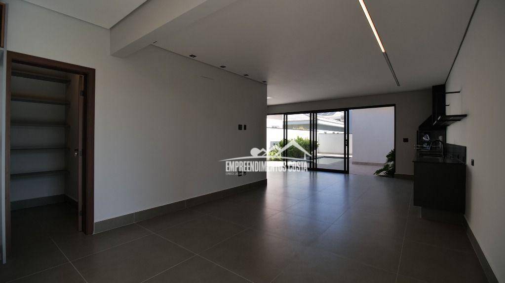 Casa de Condomínio à venda com 3 quartos, 236m² - Foto 5