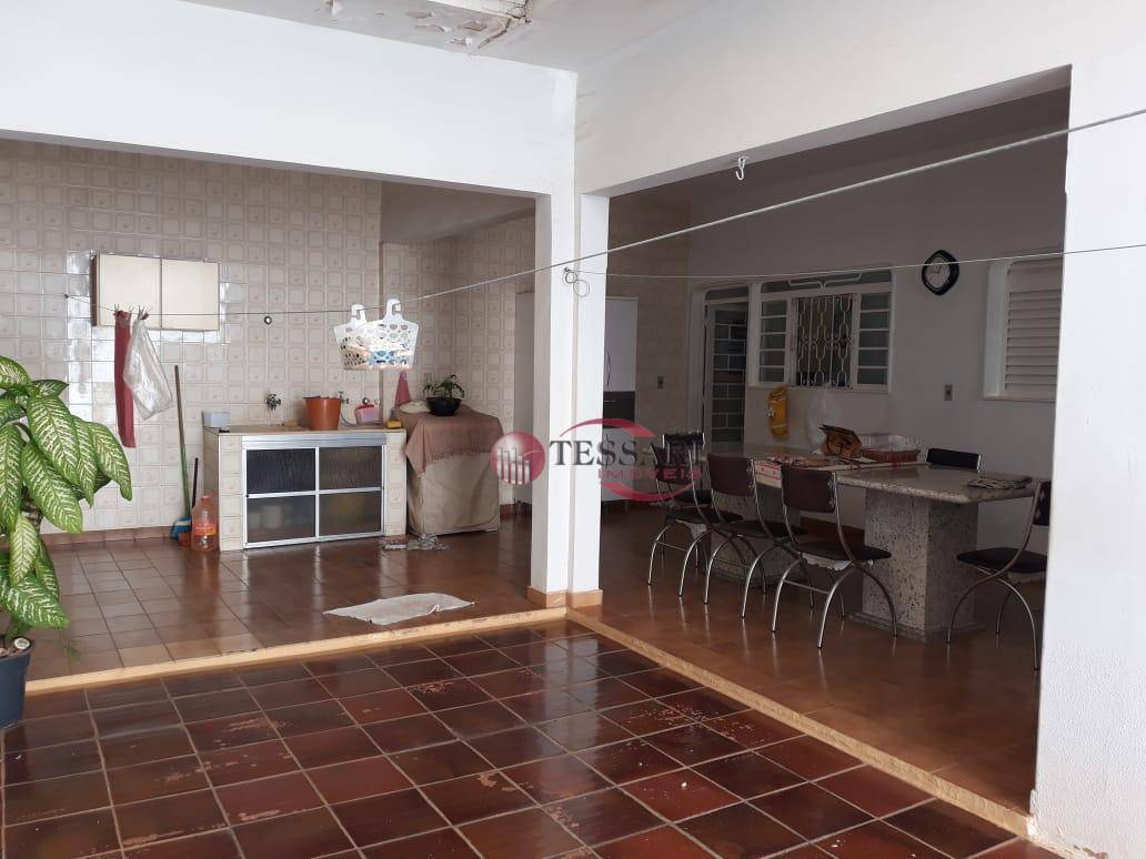 Casa à venda com 4 quartos, 300m² - Foto 9