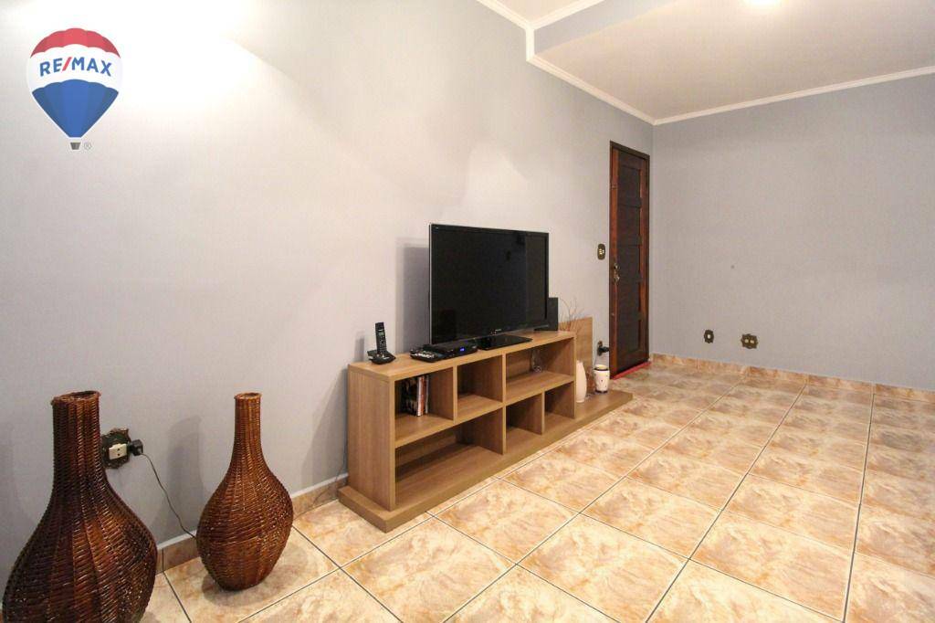 Casa à venda com 3 quartos, 200m² - Foto 2