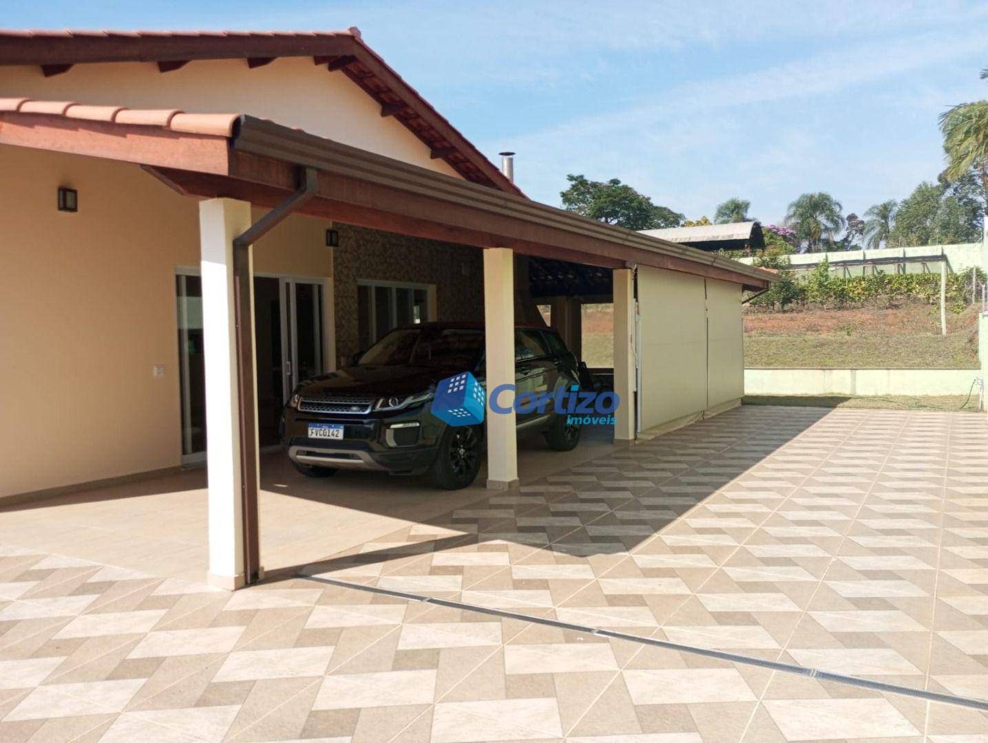 Casa à venda com 3 quartos, 240m² - Foto 1