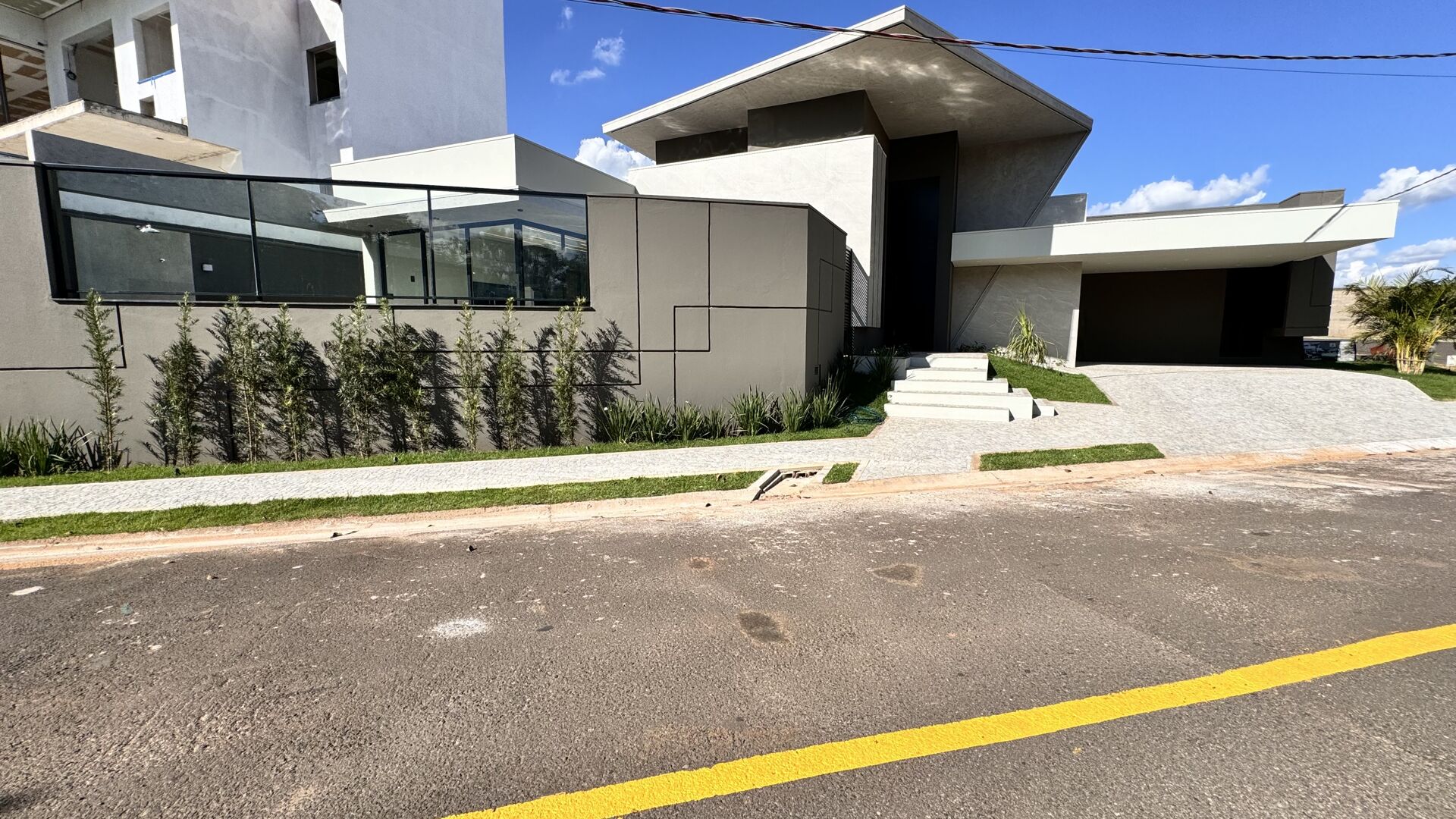 Casa à venda com 3 quartos, 240m² - Foto 2