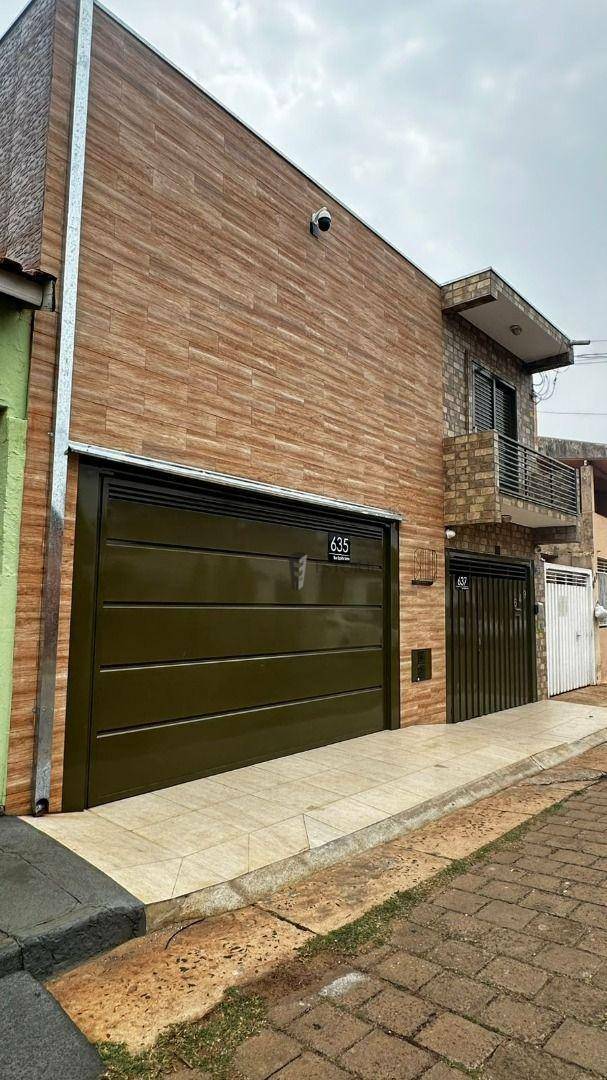 Sobrado à venda com 4 quartos, 370m² - Foto 1