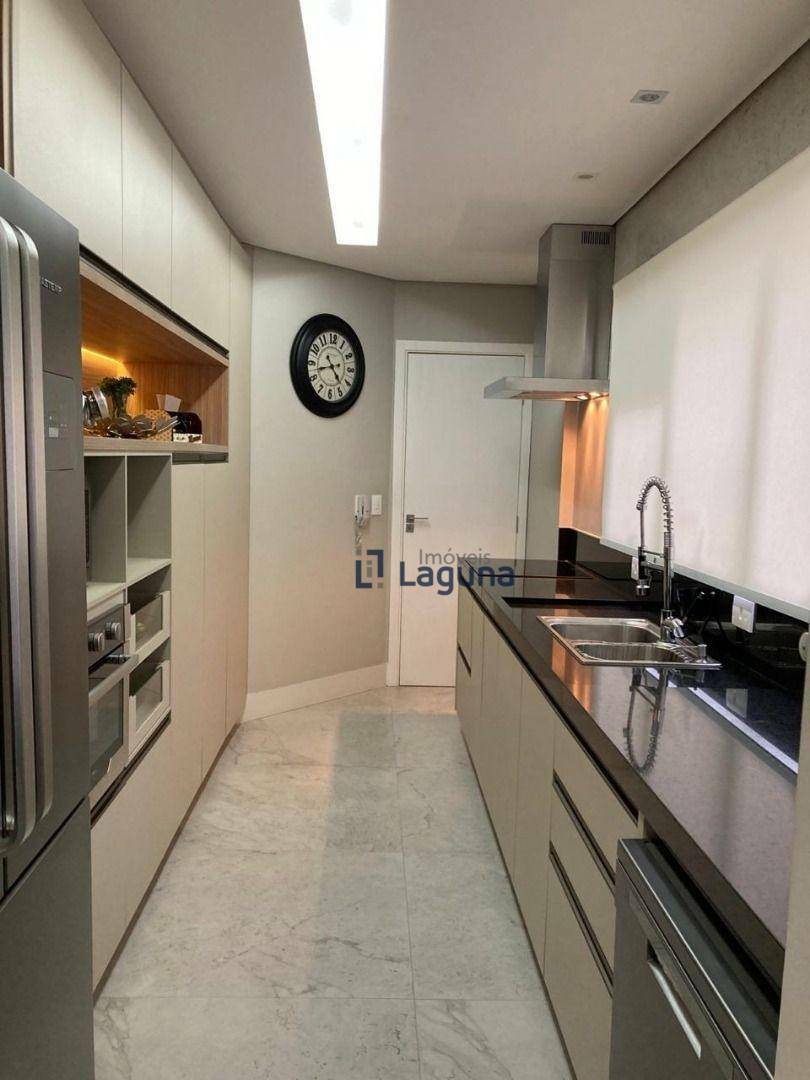 Apartamento à venda com 4 quartos, 205m² - Foto 11