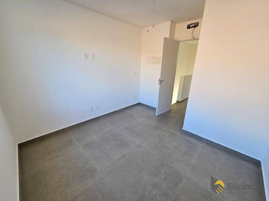 Casa à venda com 2 quartos, 80m² - Foto 12