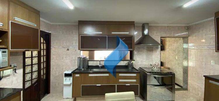 Casa à venda e aluguel com 3 quartos, 405m² - Foto 17