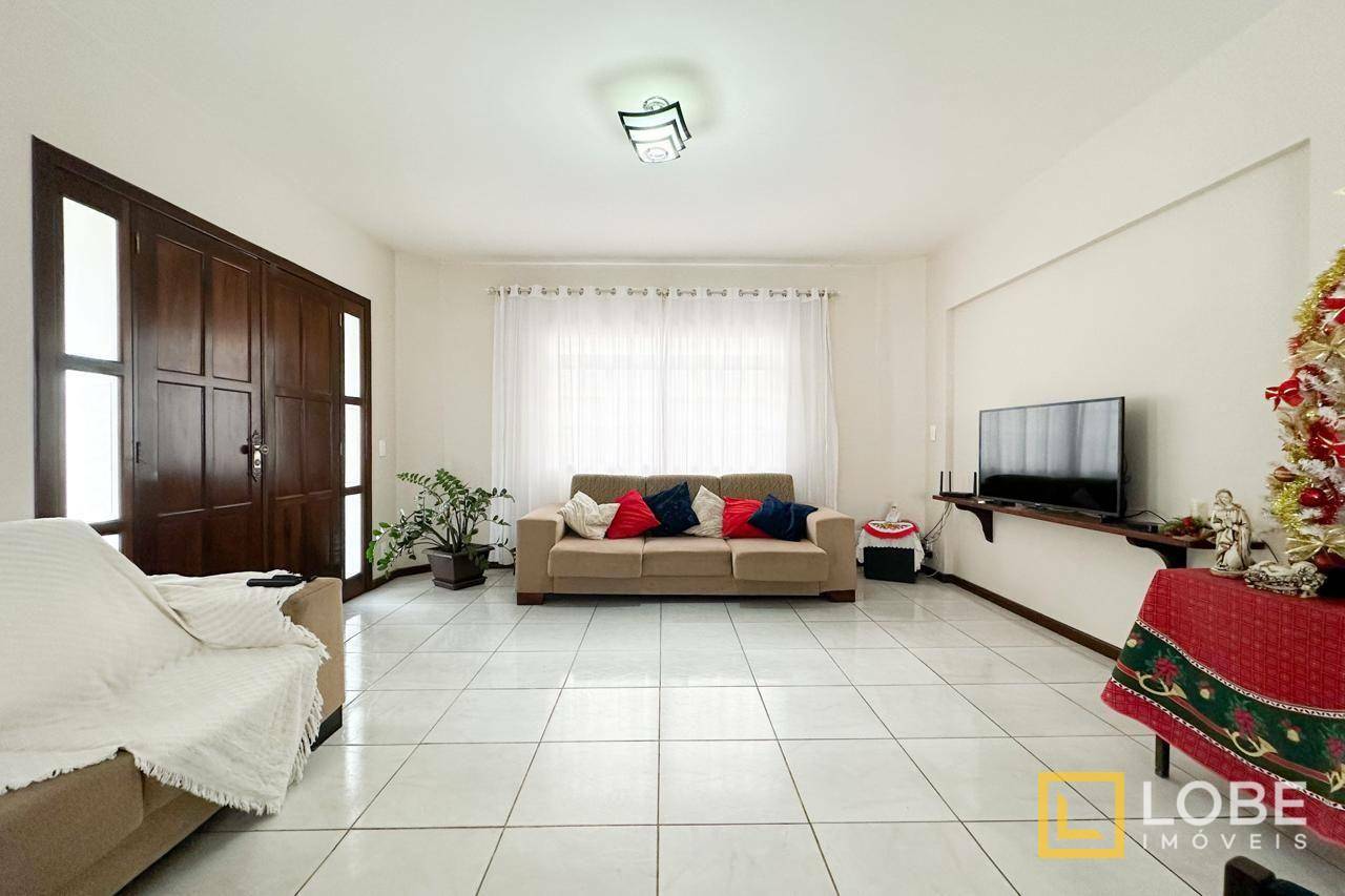 Casa à venda com 4 quartos, 330m² - Foto 4