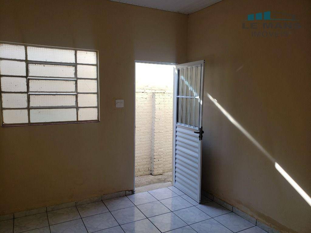 Casa à venda com 3 quartos, 98m² - Foto 2