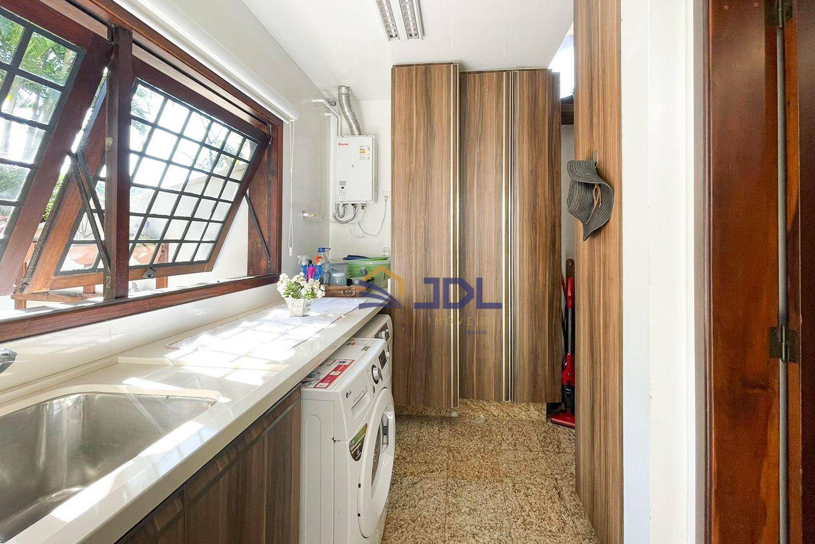 Casa à venda com 4 quartos, 370m² - Foto 9