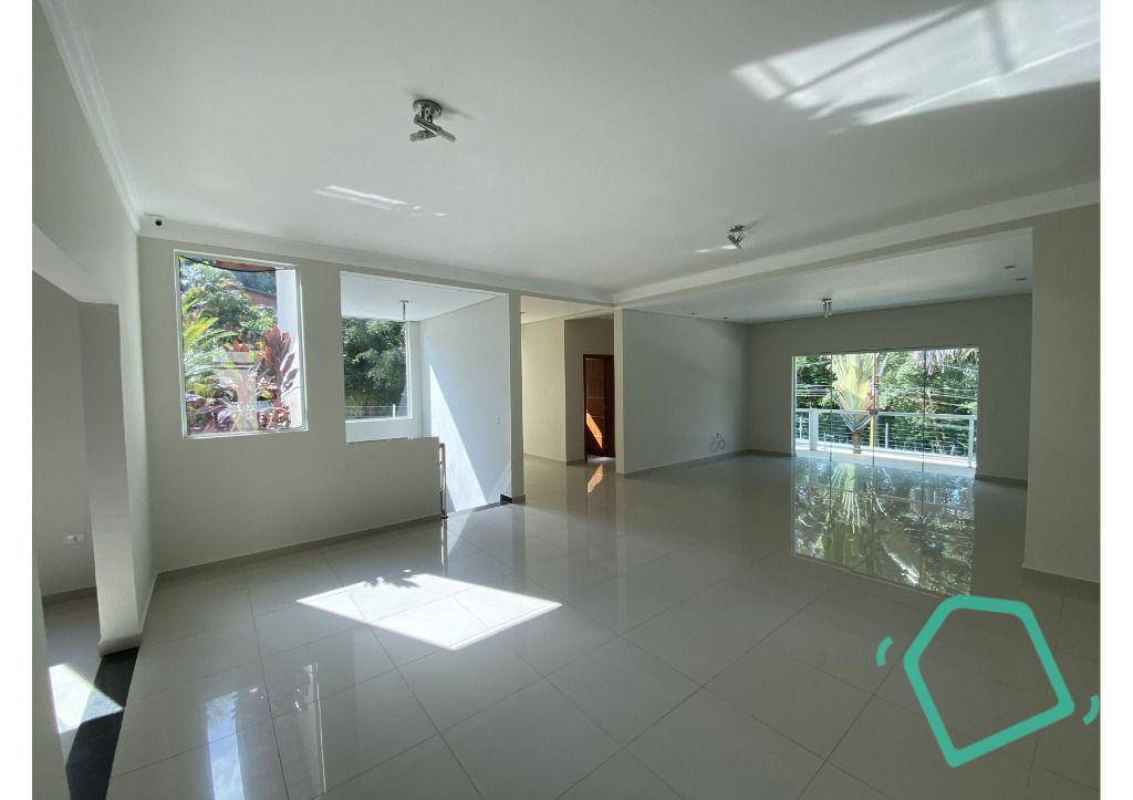 Casa de Condomínio para alugar com 3 quartos, 500m² - Foto 9