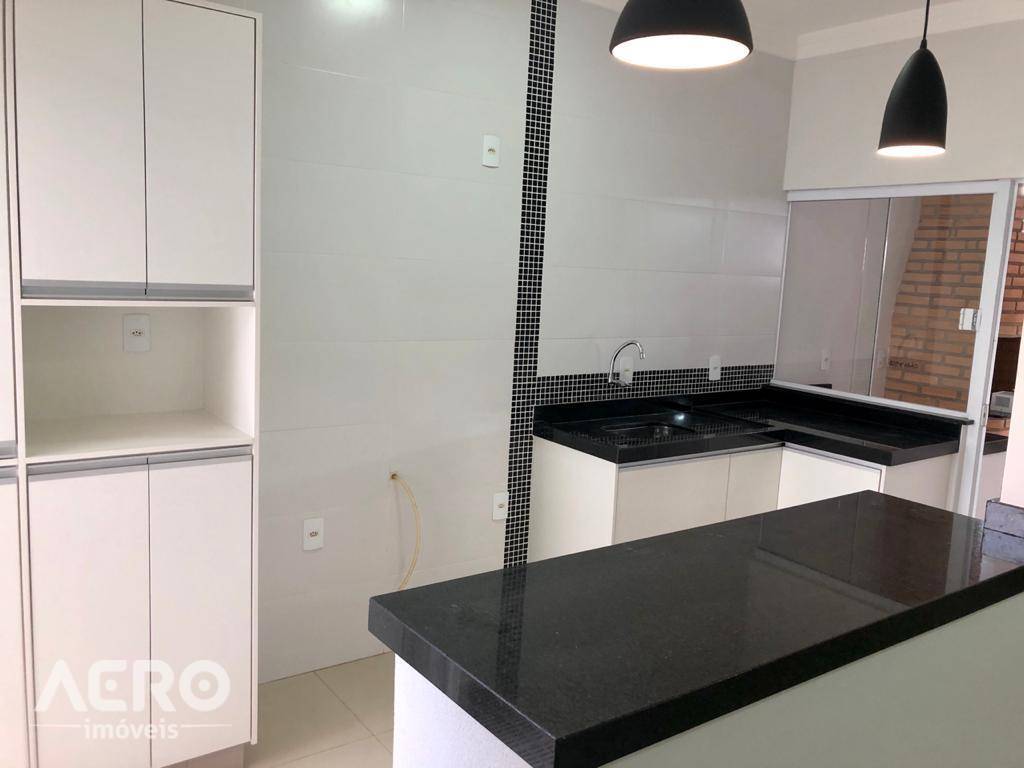 Casa para alugar com 3 quartos, 130m² - Foto 13