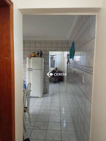 Casa à venda com 4 quartos, 200m² - Foto 3