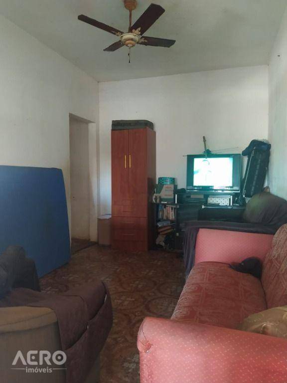 Casa à venda com 2 quartos, 90m² - Foto 12