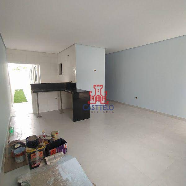 Casa à venda com 3 quartos, 81m² - Foto 4