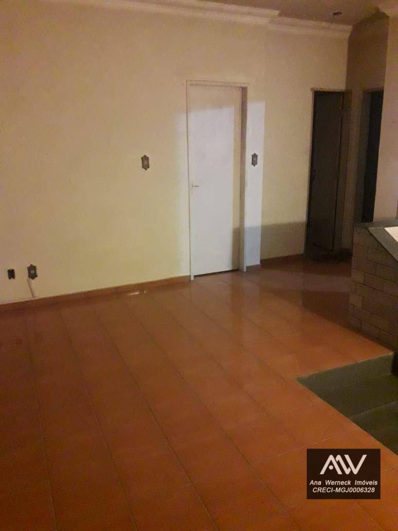 Casa de Condomínio à venda com 4 quartos, 300m² - Foto 4