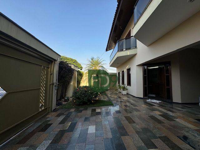 Casa à venda com 5 quartos, 340m² - Foto 10