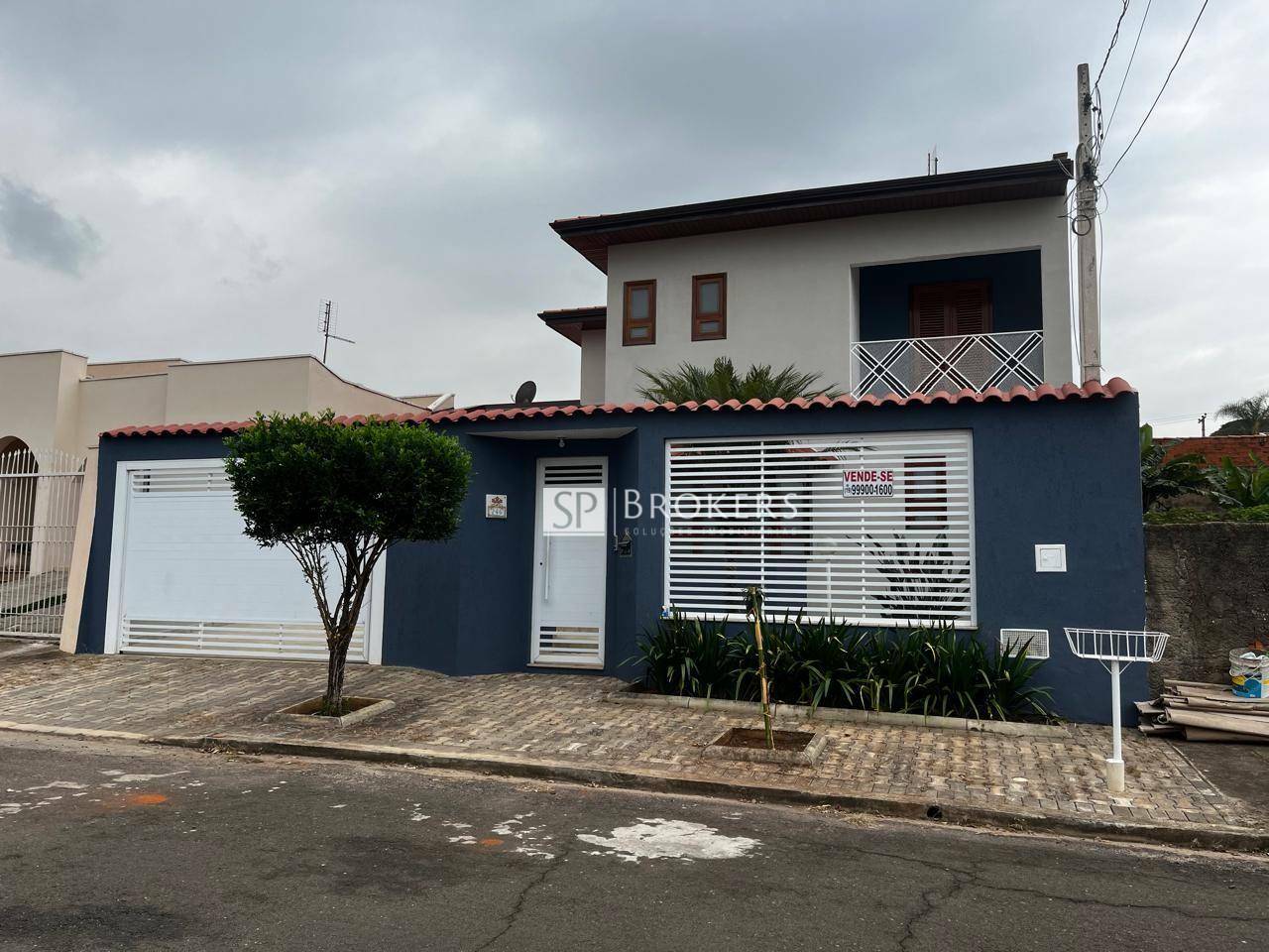 Casa à venda com 4 quartos, 294m² - Foto 1