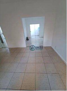 Casa à venda com 3 quartos, 110m² - Foto 4