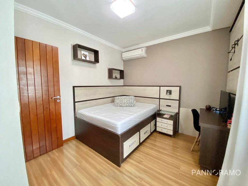 Casa à venda com 3 quartos, 200m² - Foto 1