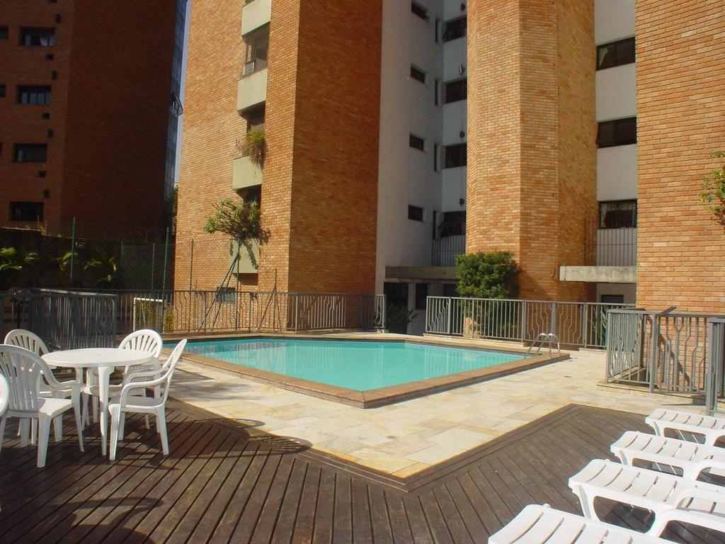 Apartamento à venda com 3 quartos, 190m² - Foto 2