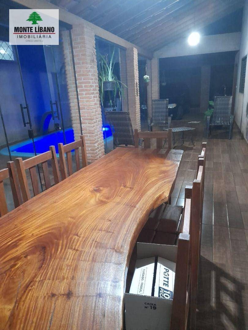 Casa à venda com 3 quartos, 140m² - Foto 1