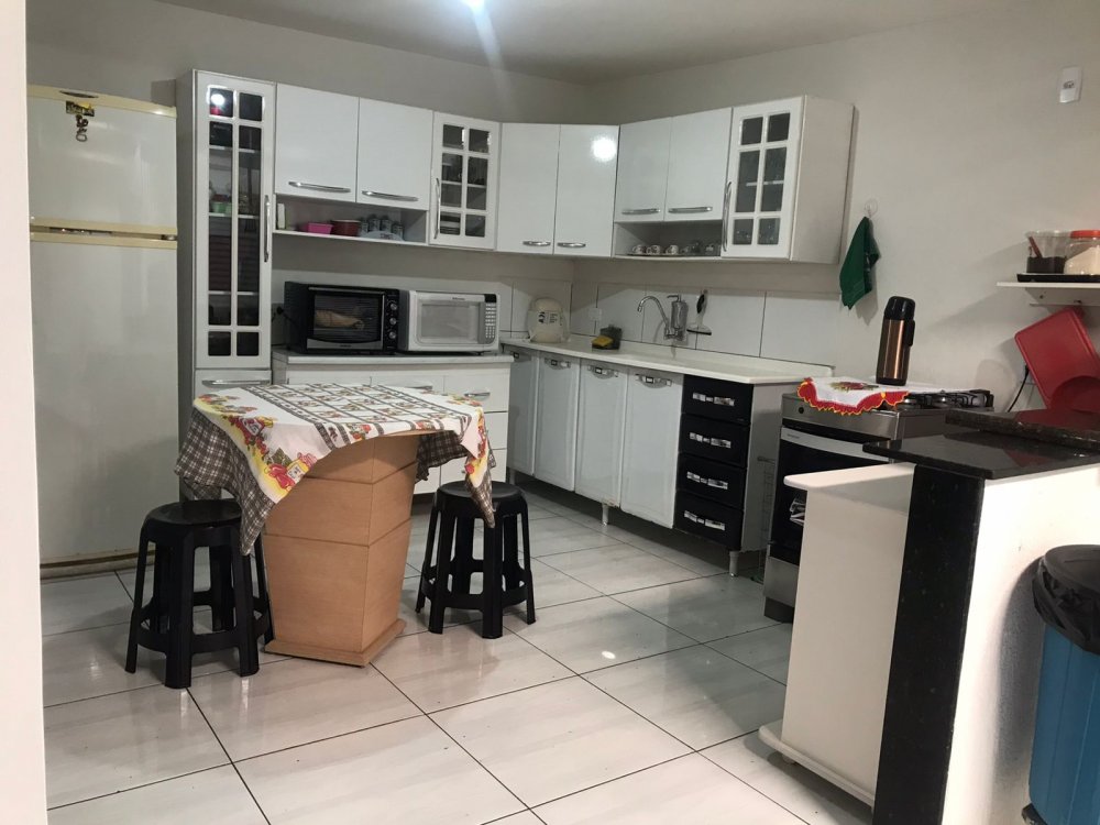 Casa à venda com 3 quartos, 136m² - Foto 1