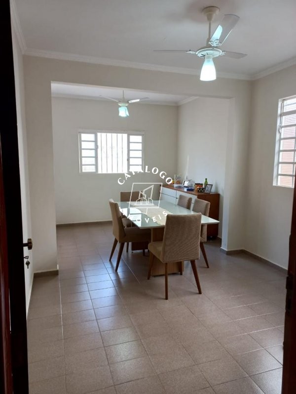 Casa à venda com 4 quartos, 250m² - Foto 3