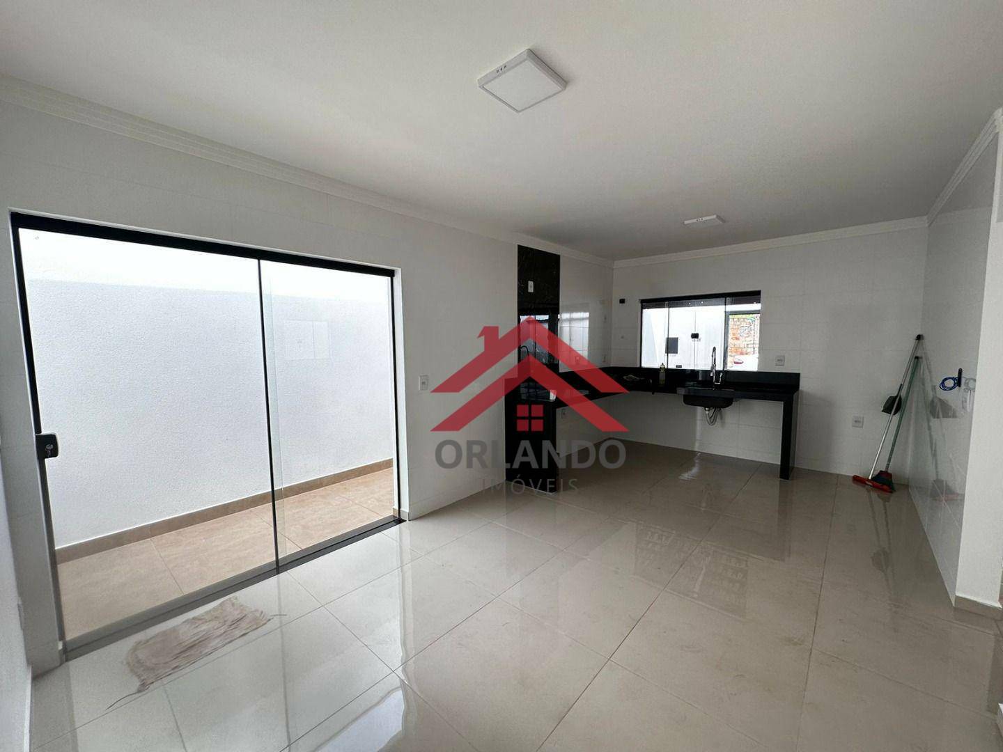 Casa à venda com 3 quartos, 210m² - Foto 1