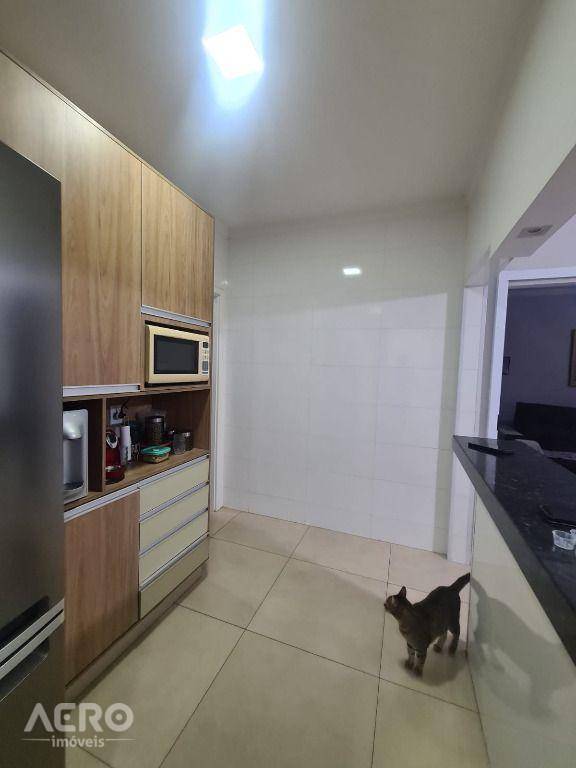 Casa à venda com 3 quartos, 248m² - Foto 25