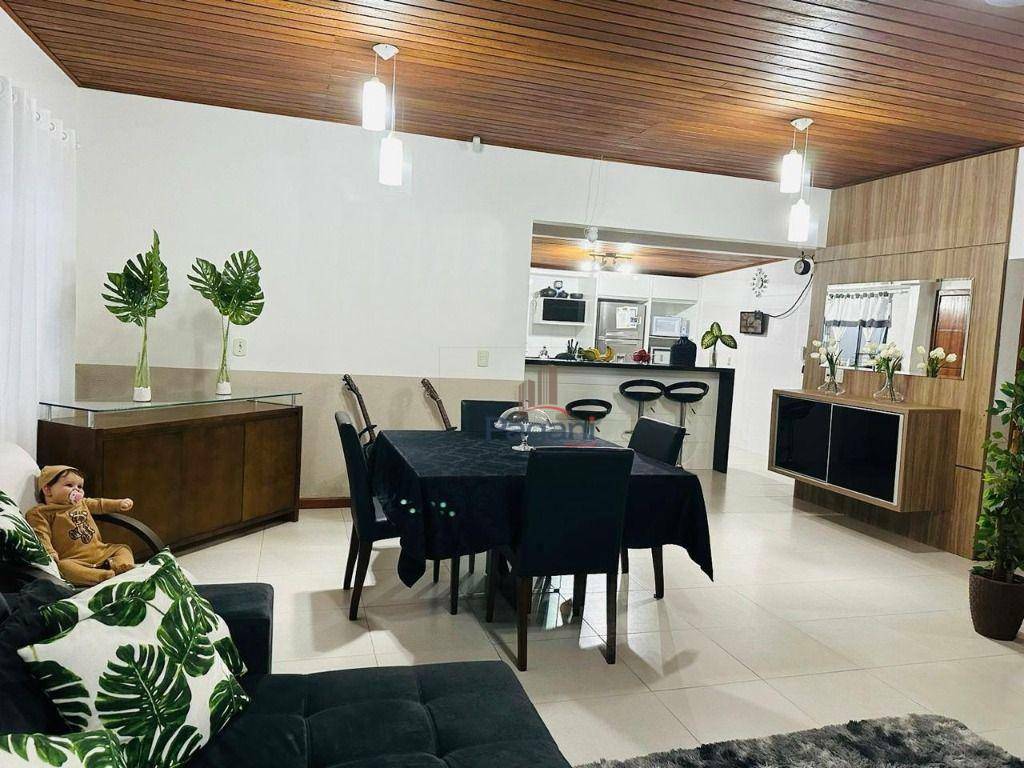 Casa à venda com 3 quartos, 145m² - Foto 3