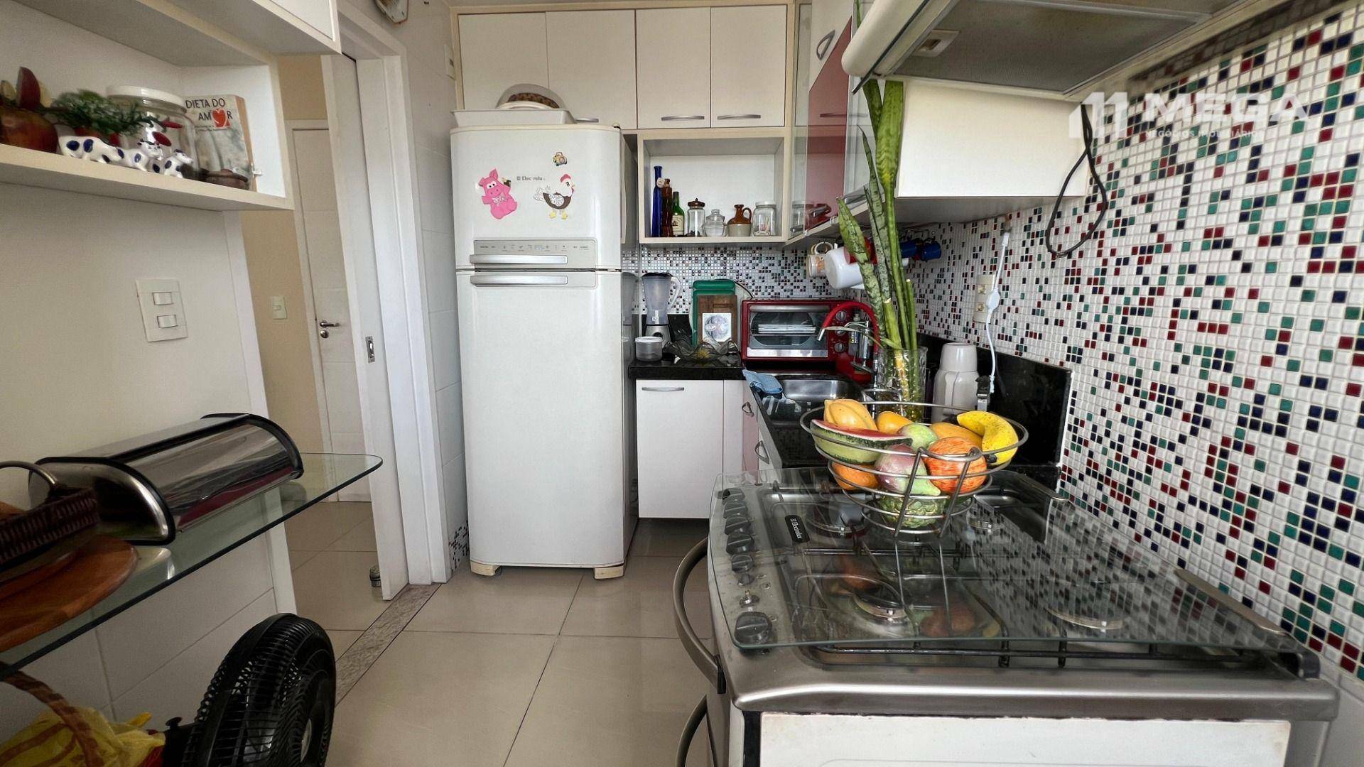 Apartamento à venda com 2 quartos, 70m² - Foto 7