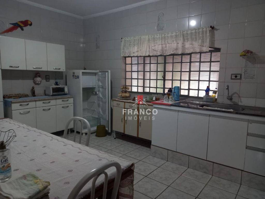 Casa à venda com 2 quartos, 140m² - Foto 12