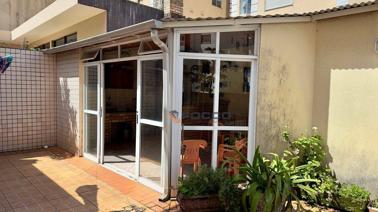 Casa à venda com 5 quartos, 320m² - Foto 9