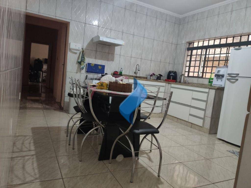 Casa à venda com 3 quartos, 150m² - Foto 3