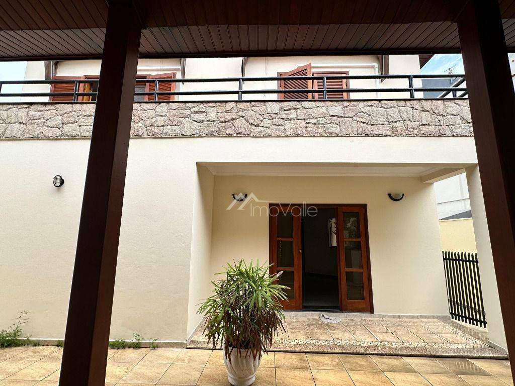 Casa de Condomínio para alugar com 4 quartos, 331m² - Foto 12