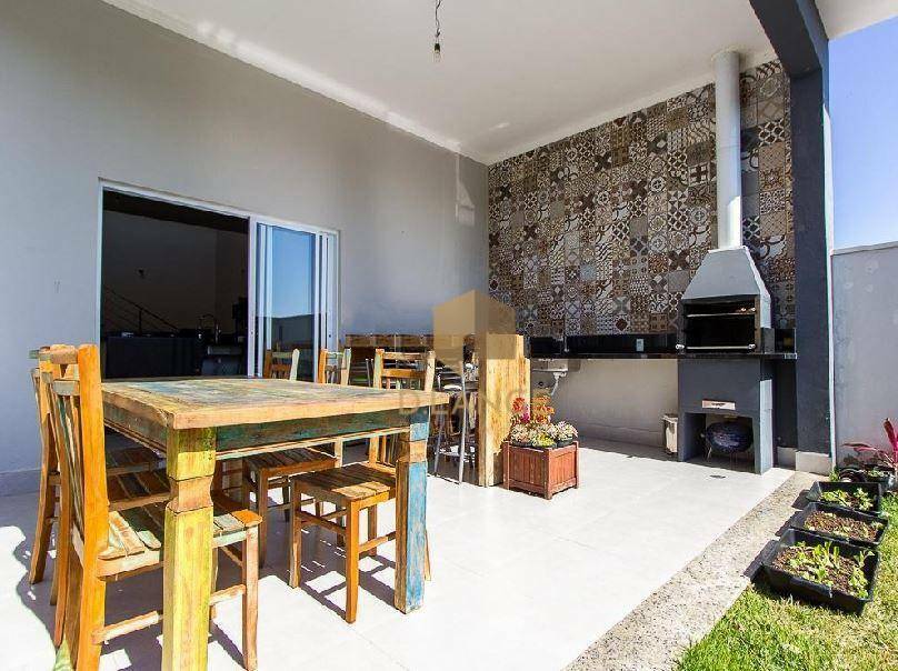 Casa de Condomínio à venda com 3 quartos, 212m² - Foto 3