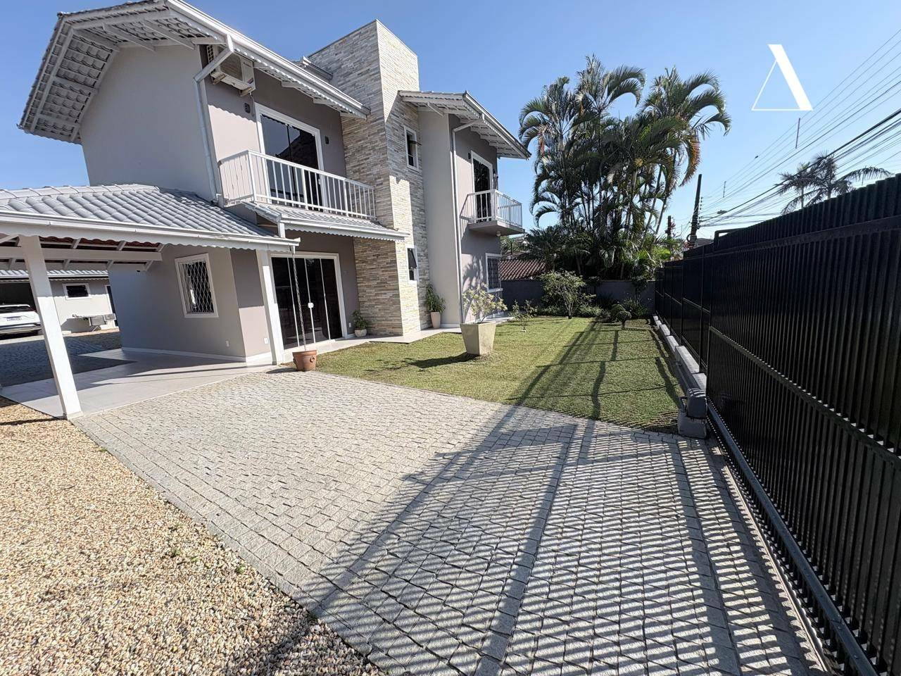 Casa, 3 quartos, 233 m² - Foto 1