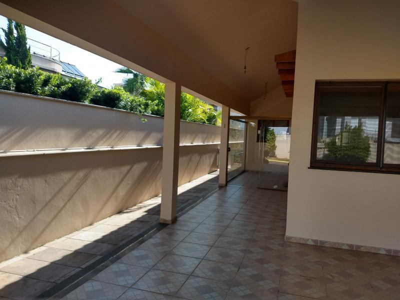 Casa de Condomínio à venda com 3 quartos, 250m² - Foto 4