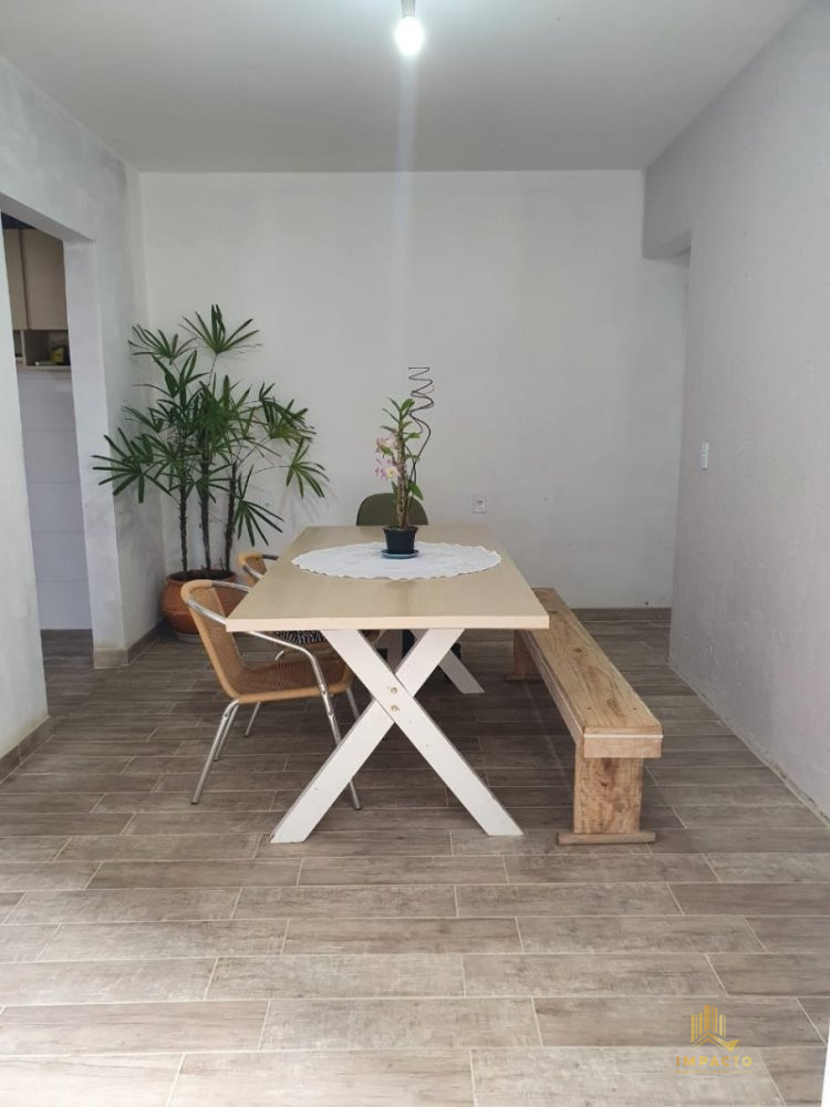 Casa à venda com 6 quartos, 250m² - Foto 5