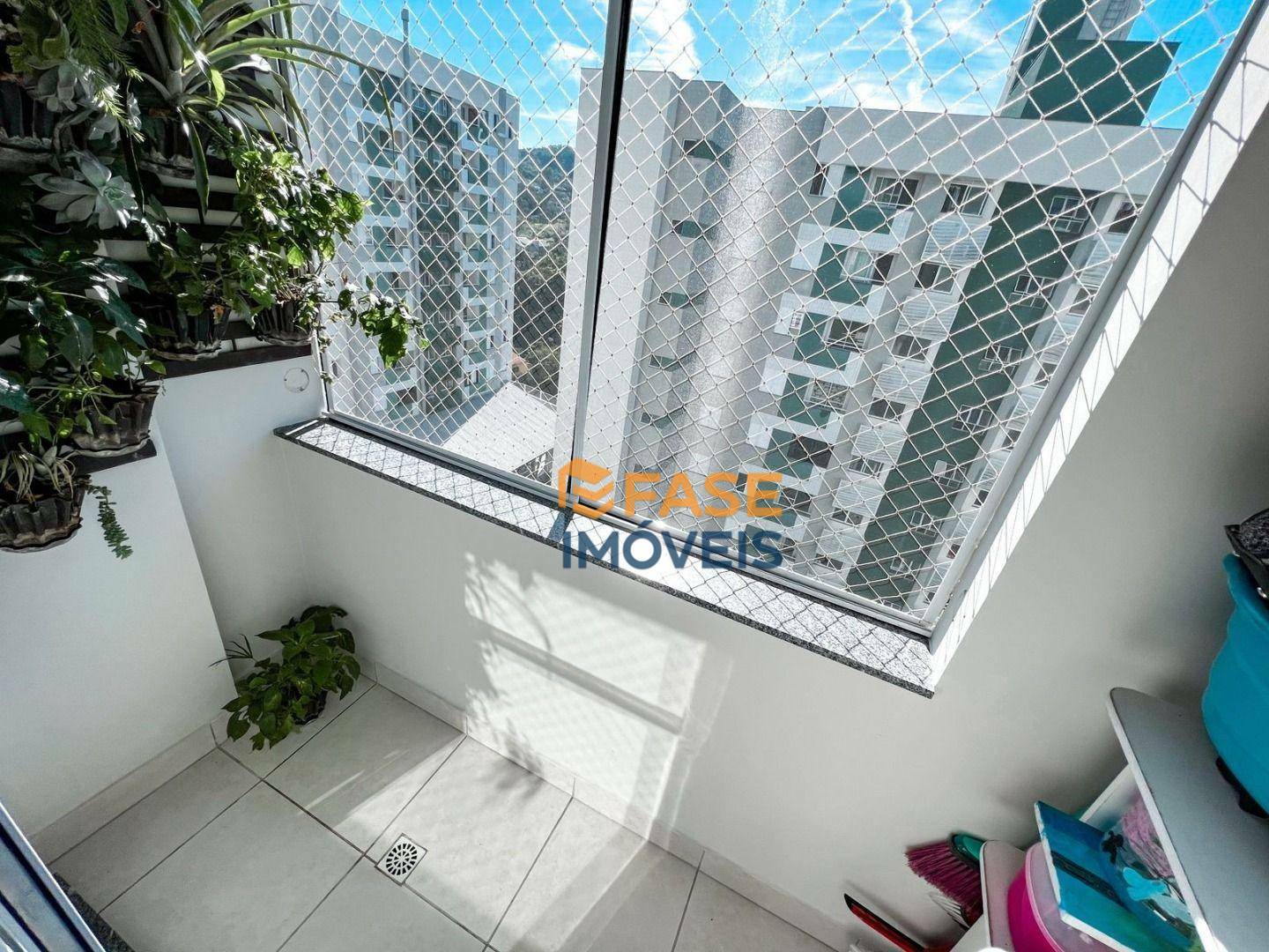 Apartamento à venda com 2 quartos, 63m² - Foto 4