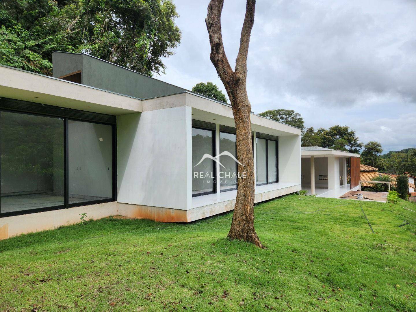 Casa de Condomínio à venda com 4 quartos, 355m² - Foto 1