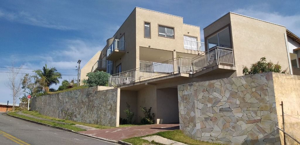 Casa de Condomínio à venda com 4 quartos, 321m² - Foto 1