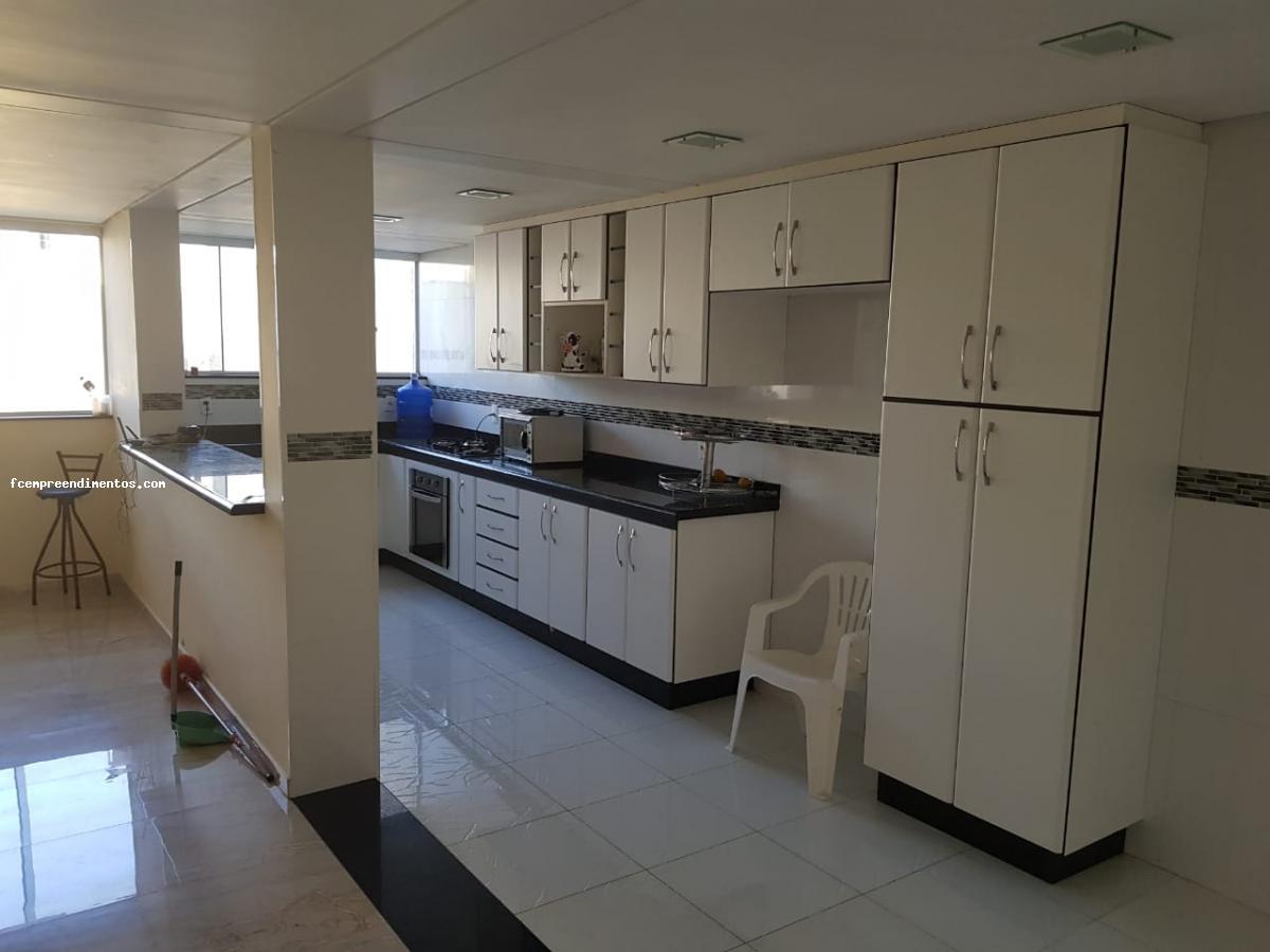 Casa à venda com 3 quartos, 450m² - Foto 1