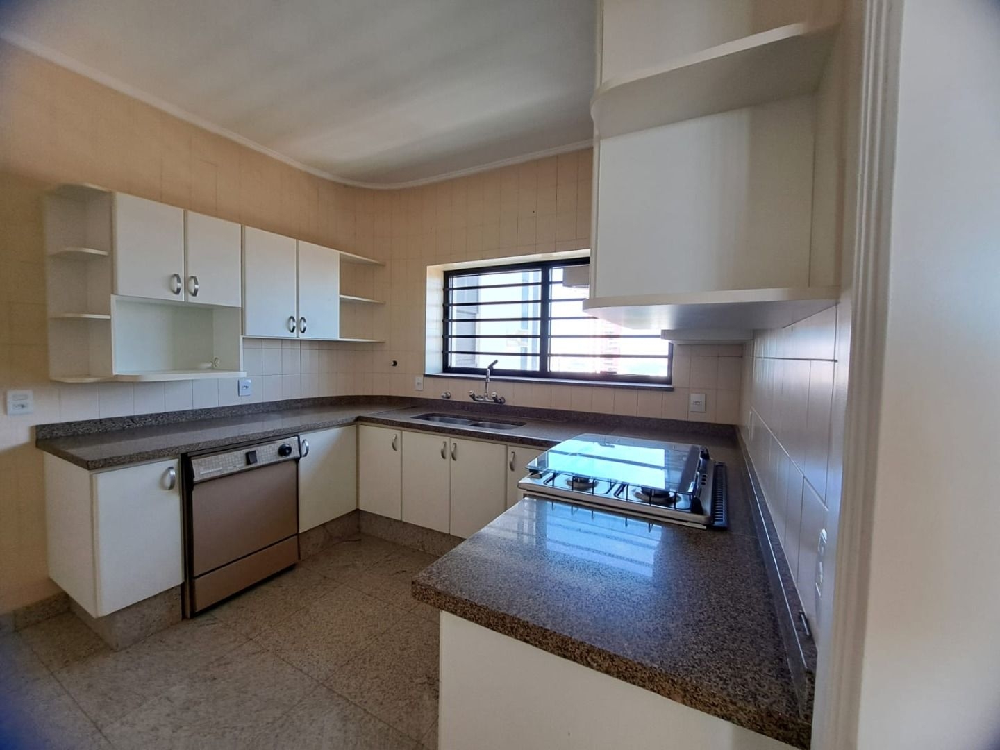 Apartamento para alugar com 4 quartos, 300m² - Foto 5