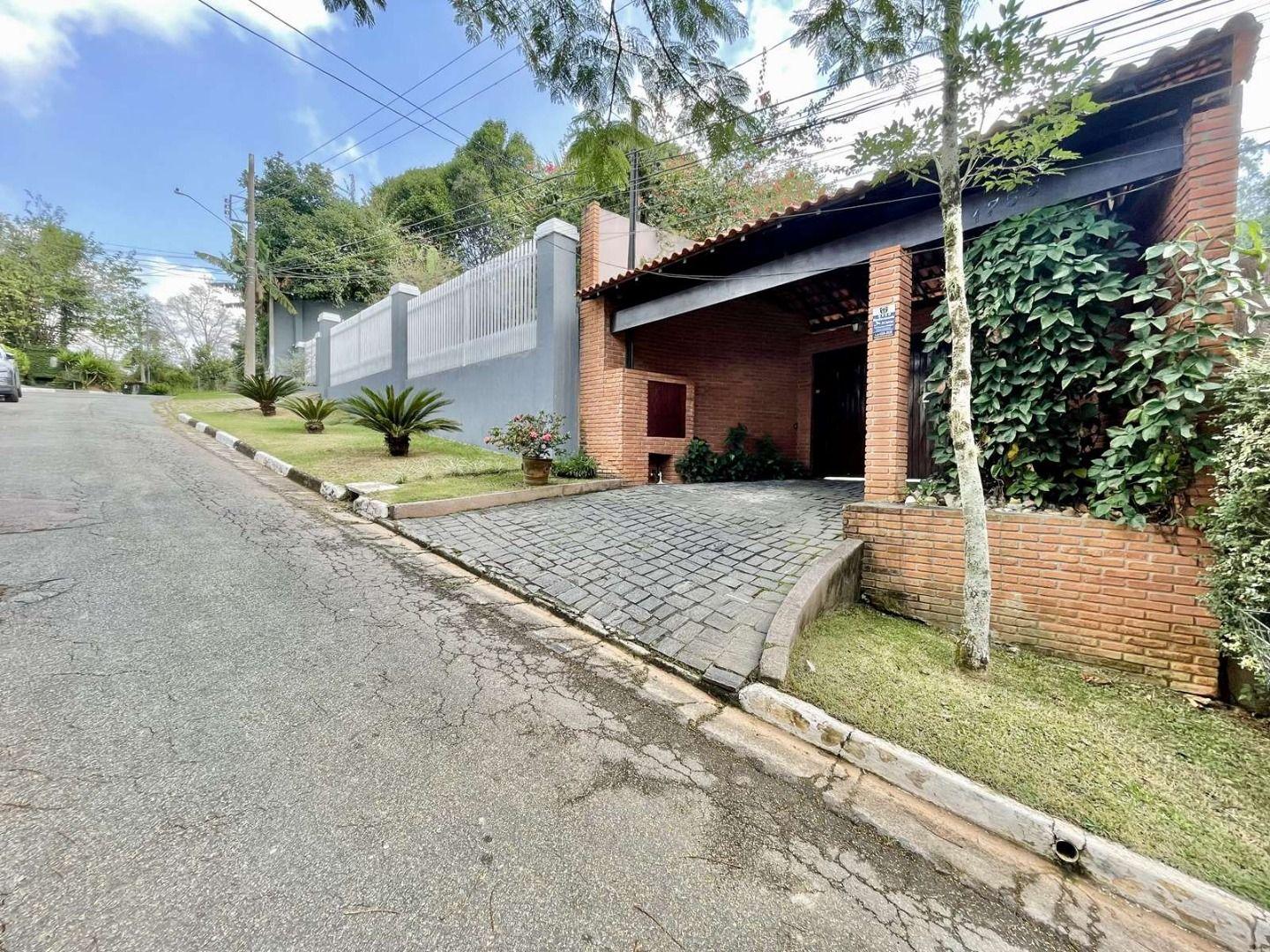 Casa para alugar com 3 quartos, 321m² - Foto 2