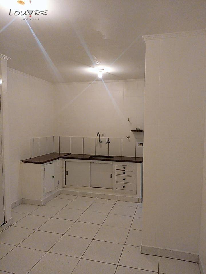 Casa para alugar com 2 quartos, 121m² - Foto 11