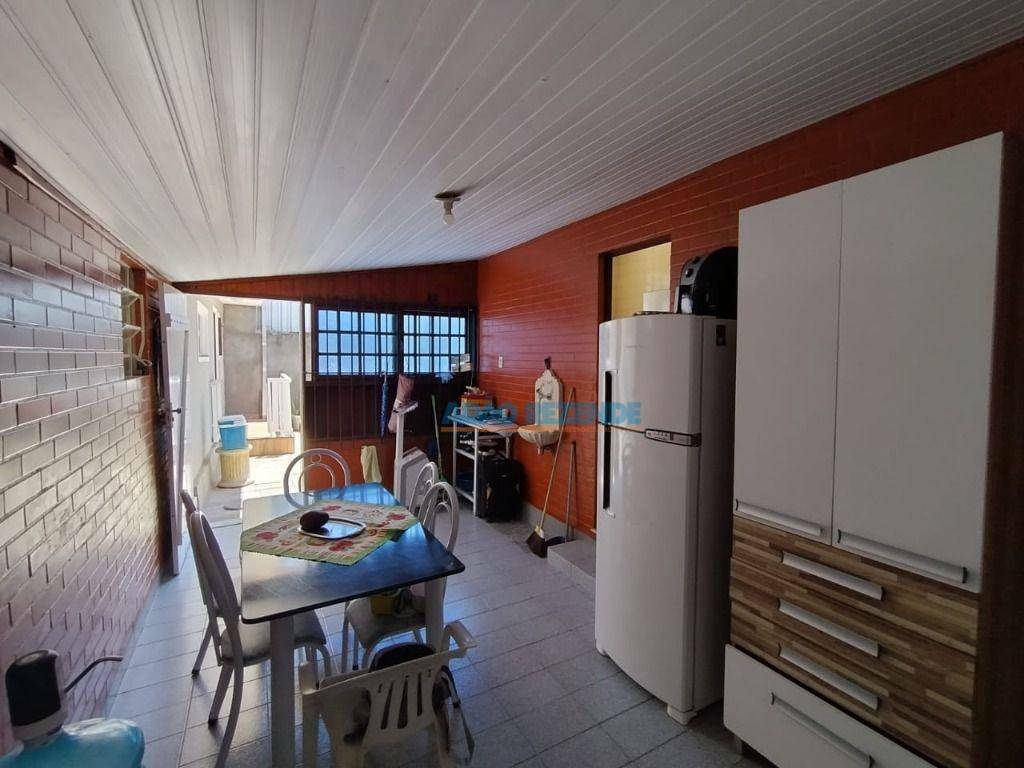 Casa à venda com 4 quartos, 221m² - Foto 29