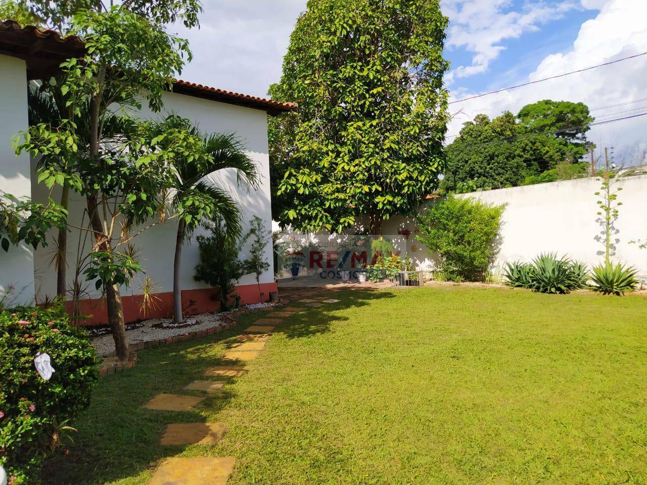 Casa à venda com 2 quartos, 200m² - Foto 1