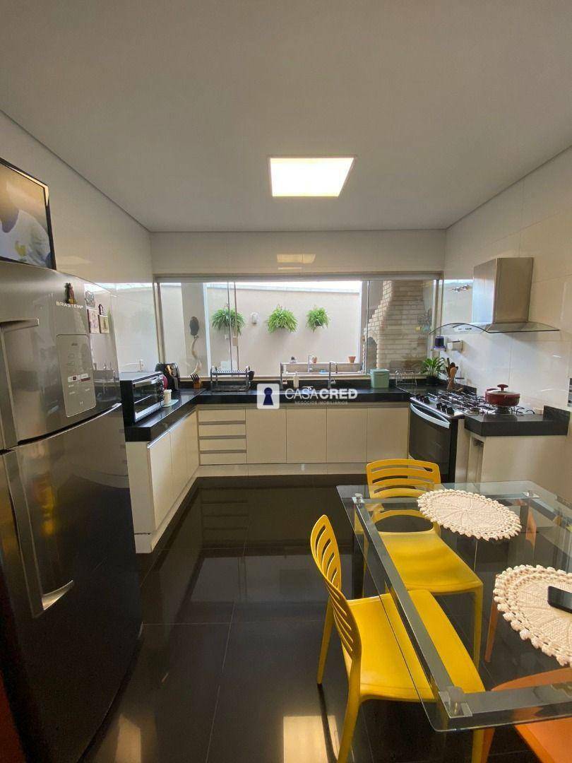 Casa à venda com 3 quartos, 300m² - Foto 3